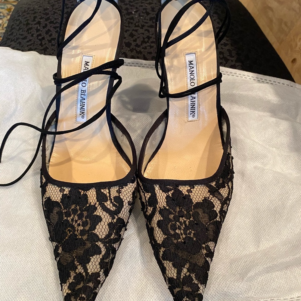 Manolo blahnik black lace heels 40
